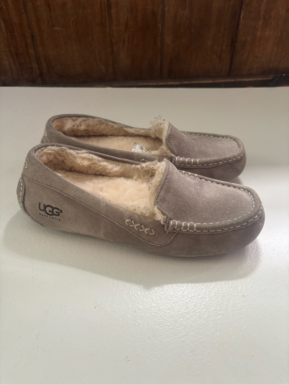 UGG Woman’s Ansley Light Gray slipper size 8